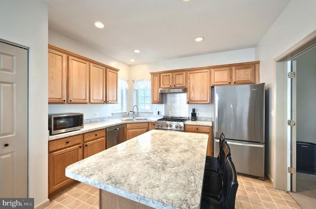 56 PREAKNESS ST, Hanover, PA 17331