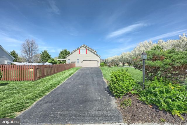 56 PREAKNESS ST, Hanover, PA 17331