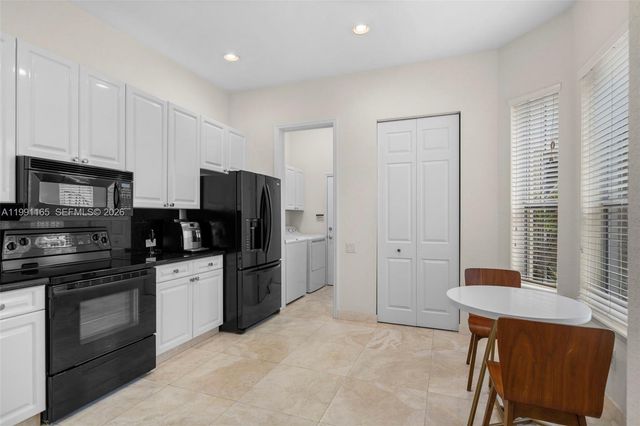 896 W Spinnaker Dr W 896, Hollywood, FL 33019