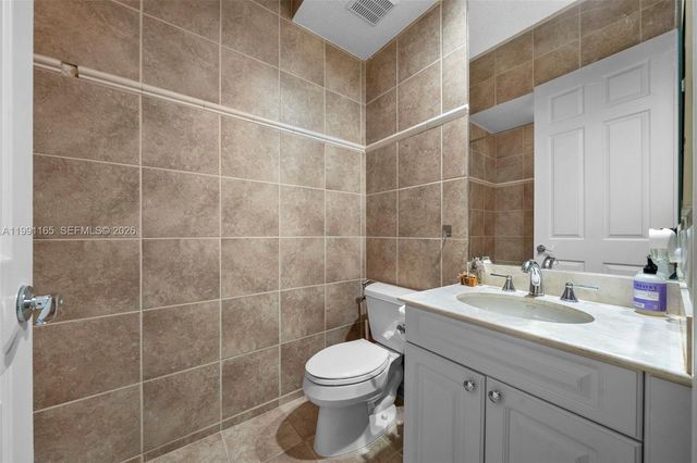 896 W Spinnaker Dr W 896, Hollywood, FL 33019