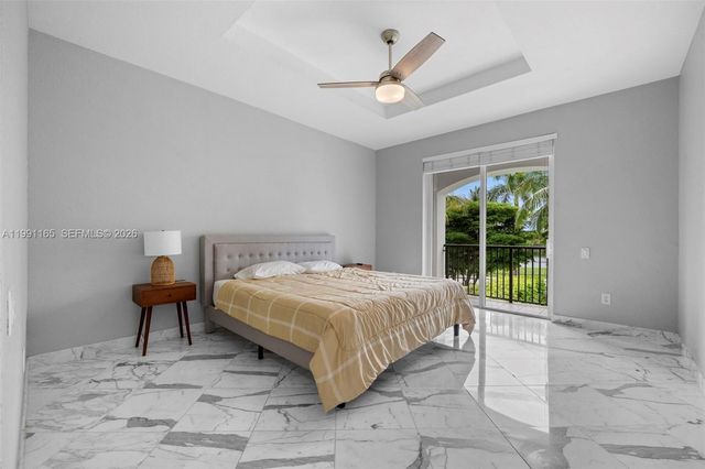 896 W Spinnaker Dr W 896, Hollywood, FL 33019