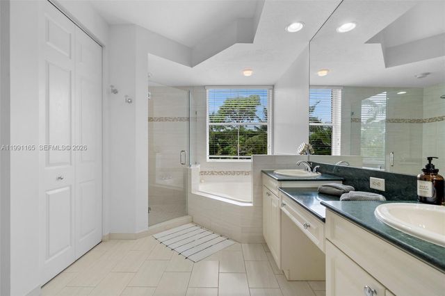 896 W Spinnaker Dr W 896, Hollywood, FL 33019