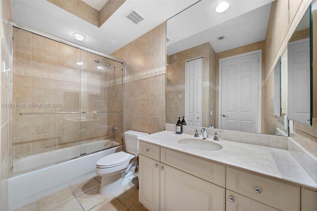 896 W Spinnaker Dr W 896, Hollywood, FL 33019