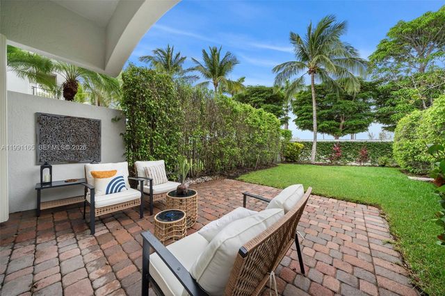 896 W Spinnaker Dr W 896, Hollywood, FL 33019