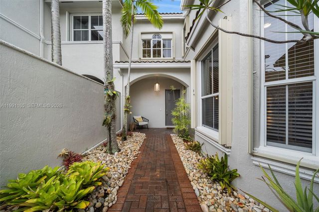 896 W Spinnaker Dr W 896, Hollywood, FL 33019