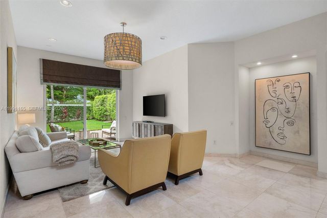 896 W Spinnaker Dr W 896, Hollywood, FL 33019