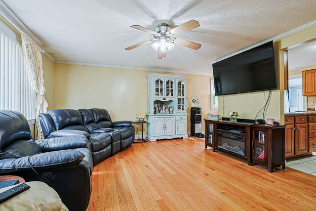 80 Hovey Road, Londonderry, NH 03053