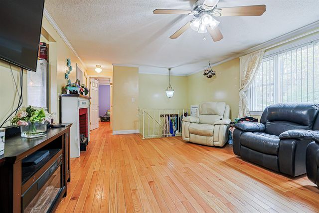 80 Hovey Road, Londonderry, NH 03053