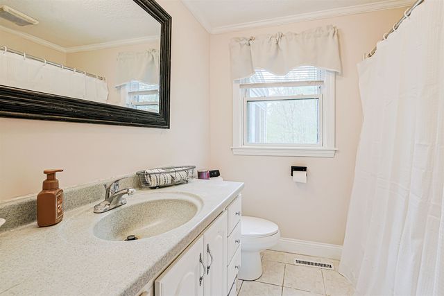 80 Hovey Road, Londonderry, NH 03053