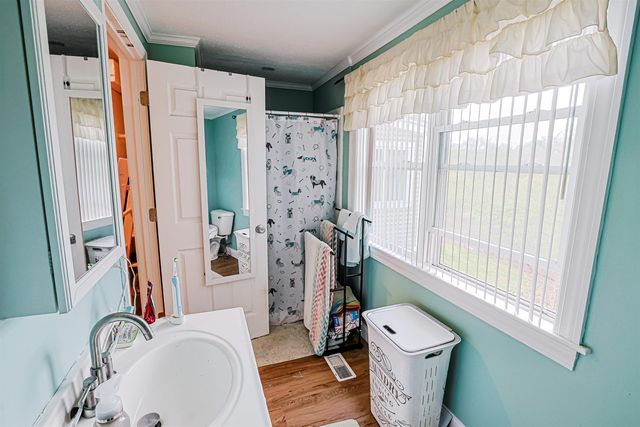 80 Hovey Road, Londonderry, NH 03053