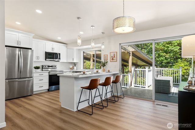 16559 SE 45th Place, Bellevue, WA 98006