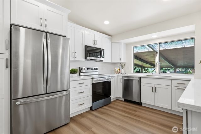 16559 SE 45th Place, Bellevue, WA 98006