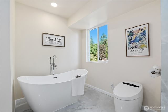 16559 SE 45th Place, Bellevue, WA 98006