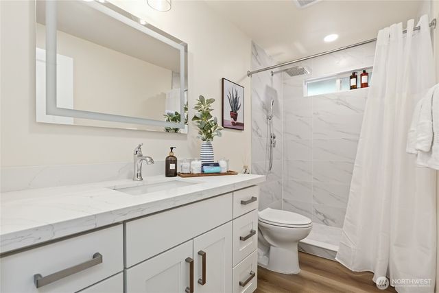 16559 SE 45th Place, Bellevue, WA 98006