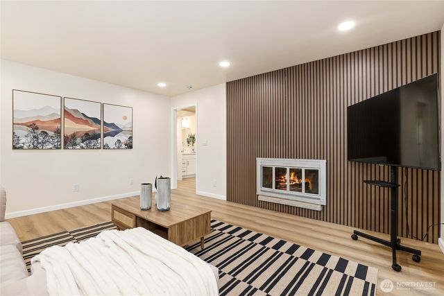 16559 SE 45th Place, Bellevue, WA 98006