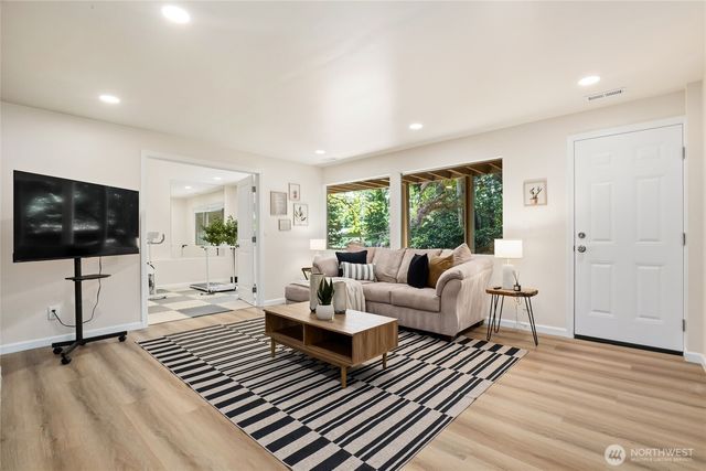 16559 SE 45th Place, Bellevue, WA 98006