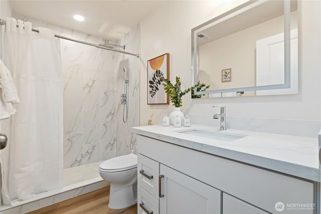 16559 SE 45th Place, Bellevue, WA 98006