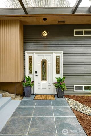 16559 SE 45th Place, Bellevue, WA 98006
