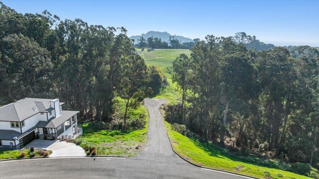 Image 20 of property listing at 6 Turner Ct, Oakland, CA 94605