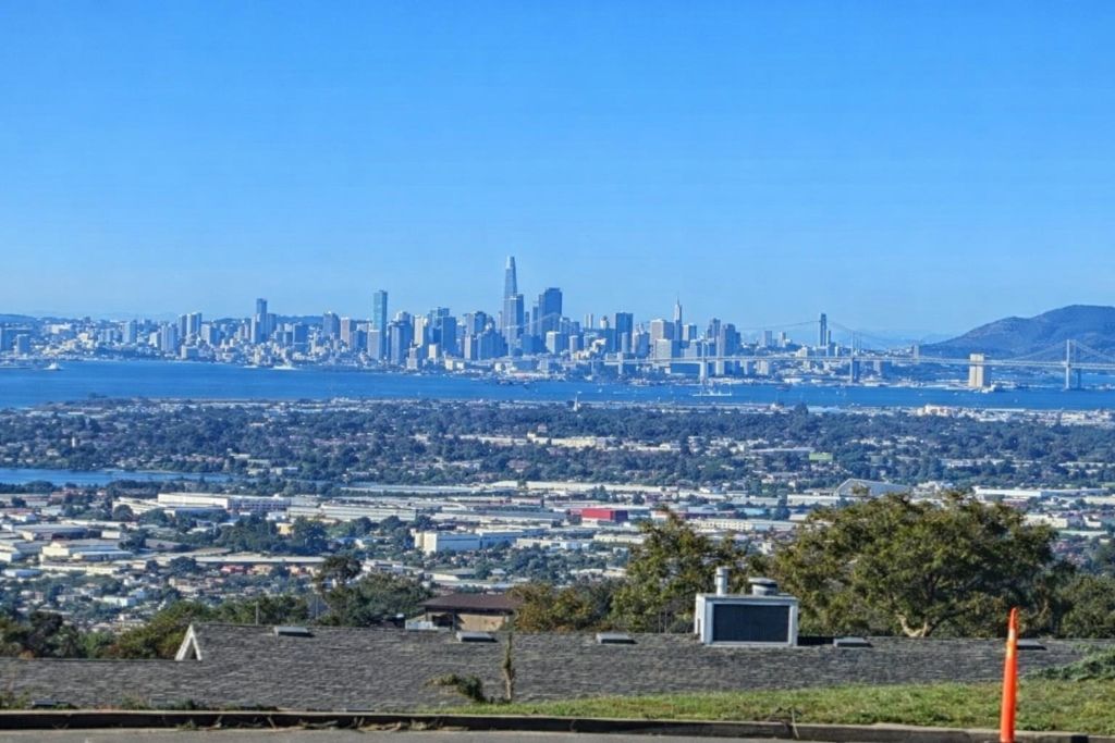 Image 29 of property listing at 6 Turner Ct, Oakland, CA 94605