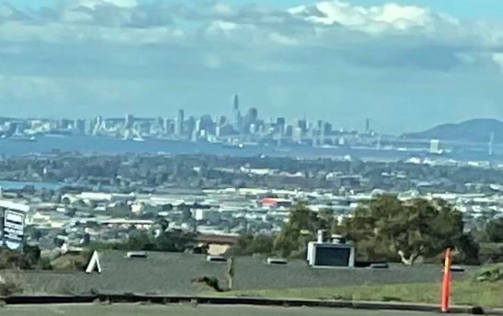 Image 30 of property listing at 6 Turner Ct, Oakland, CA 94605