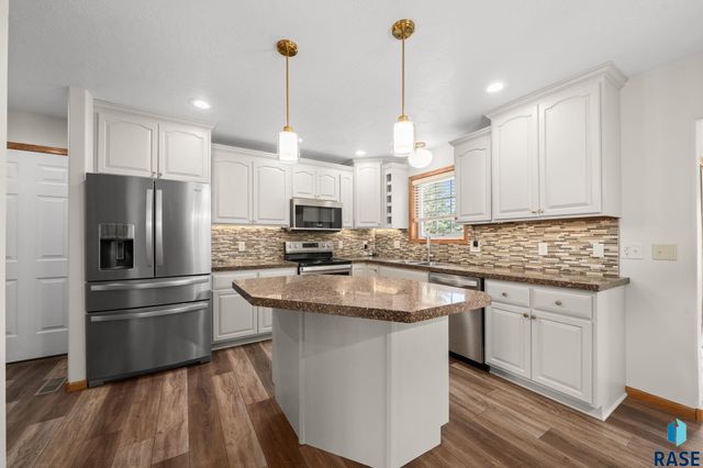 716 W Laquinta St Street, Sioux Falls, SD 57108