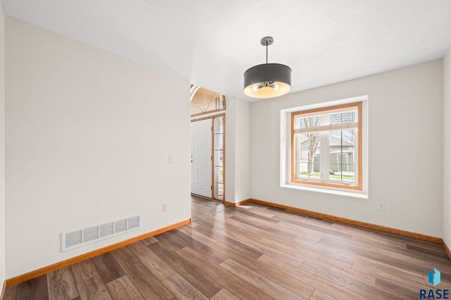 716 W Laquinta St Street, Sioux Falls, SD 57108