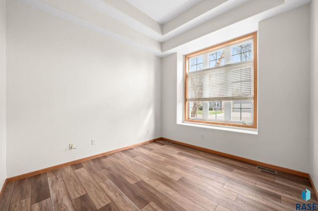716 W Laquinta St Street, Sioux Falls, SD 57108