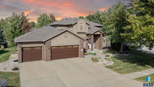 716 W Laquinta St Street, Sioux Falls, SD 57108
