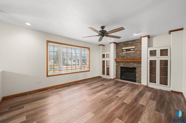 716 W Laquinta St Street, Sioux Falls, SD 57108