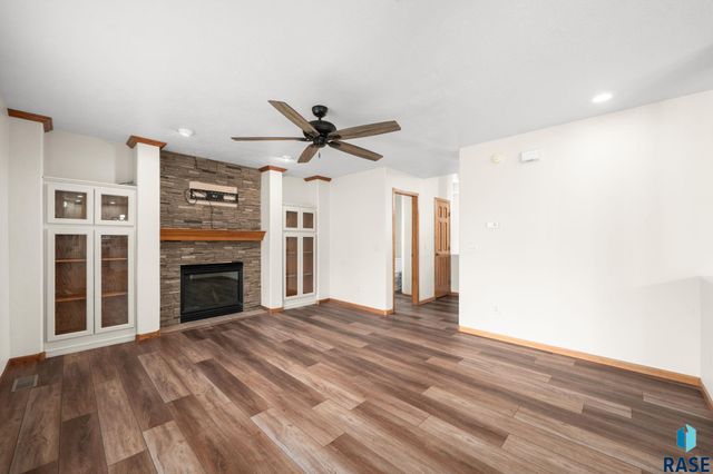 716 W Laquinta St Street, Sioux Falls, SD 57108