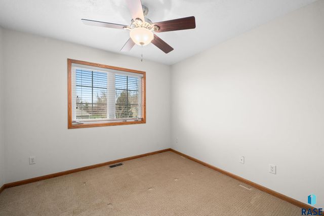 716 W Laquinta St Street, Sioux Falls, SD 57108
