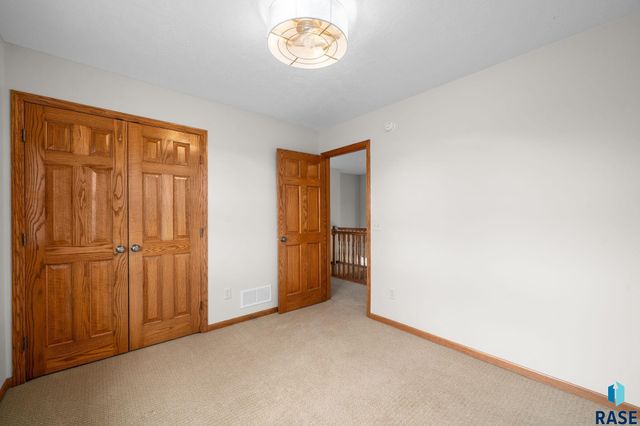 716 W Laquinta St Street, Sioux Falls, SD 57108