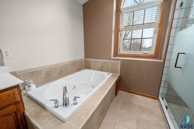 716 W Laquinta St Street, Sioux Falls, SD 57108