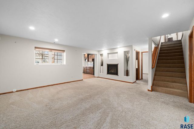 716 W Laquinta St Street, Sioux Falls, SD 57108