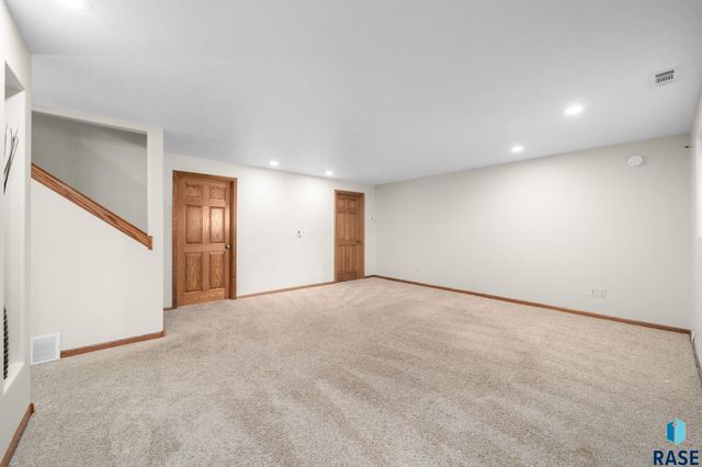 716 W Laquinta St Street, Sioux Falls, SD 57108