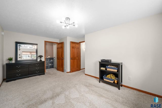 716 W Laquinta St Street, Sioux Falls, SD 57108