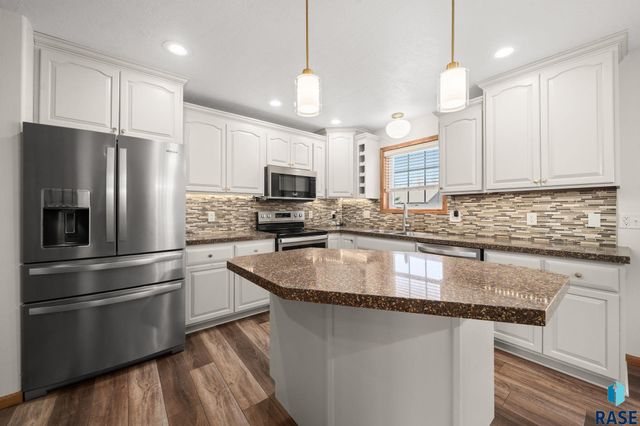 716 W Laquinta St Street, Sioux Falls, SD 57108