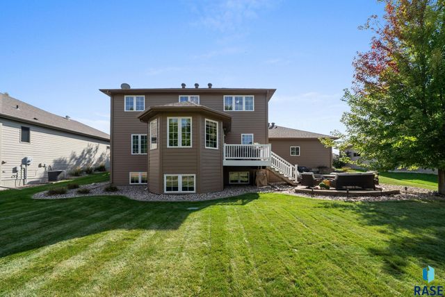 716 W Laquinta St Street, Sioux Falls, SD 57108