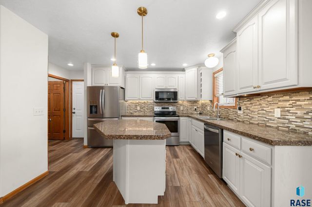716 W Laquinta St Street, Sioux Falls, SD 57108