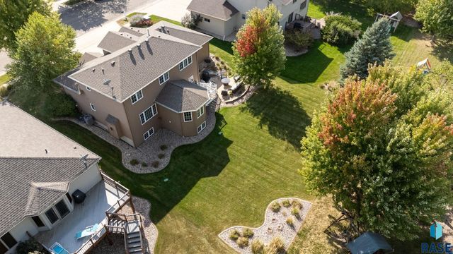 716 W Laquinta St Street, Sioux Falls, SD 57108
