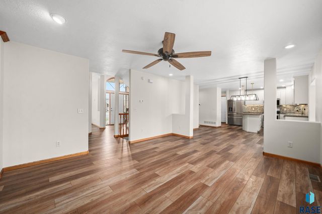 716 W Laquinta St Street, Sioux Falls, SD 57108