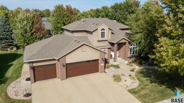 716 W Laquinta St Street, Sioux Falls, SD 57108