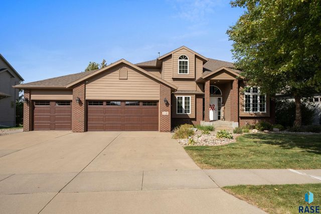 716 W Laquinta St Street, Sioux Falls, SD 57108