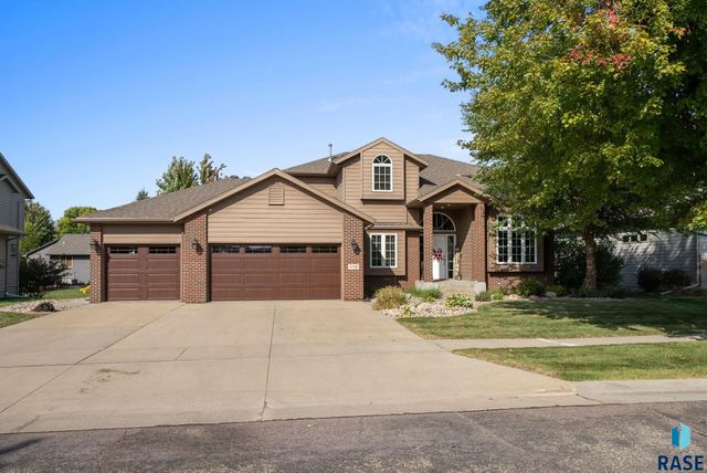 716 W Laquinta St Street, Sioux Falls, SD 57108
