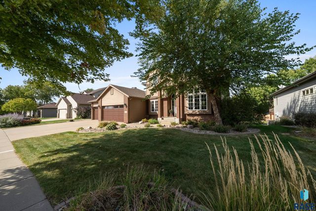 716 W Laquinta St Street, Sioux Falls, SD 57108