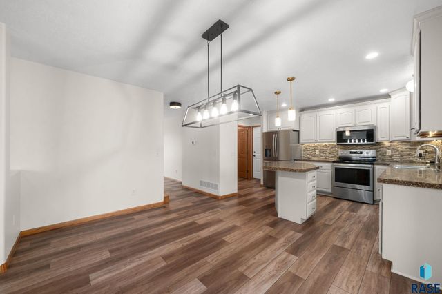 716 W Laquinta St Street, Sioux Falls, SD 57108
