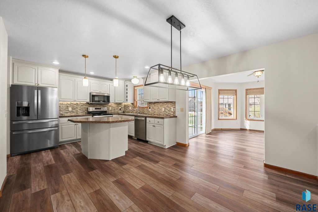 716 W Laquinta St Street, Sioux Falls, SD 57108