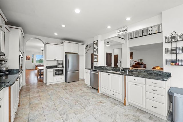 16512 Nelson Road, Woodstock, IL 60098