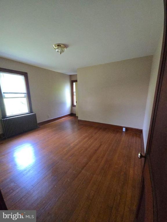 18 1/2 MAIN ST, Pennsville, NJ 08070